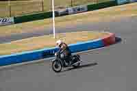 Vintage-motorcycle-club;eventdigitalimages;mallory-park;mallory-park-trackday-photographs;no-limits-trackdays;peter-wileman-photography;trackday-digital-images;trackday-photos;vmcc-festival-1000-bikes-photographs